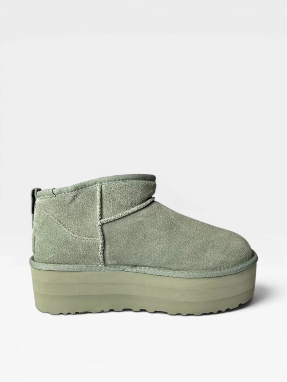 UGG Classic Women's Ultra Mini Platform boot in the Shaded Clover Size 9